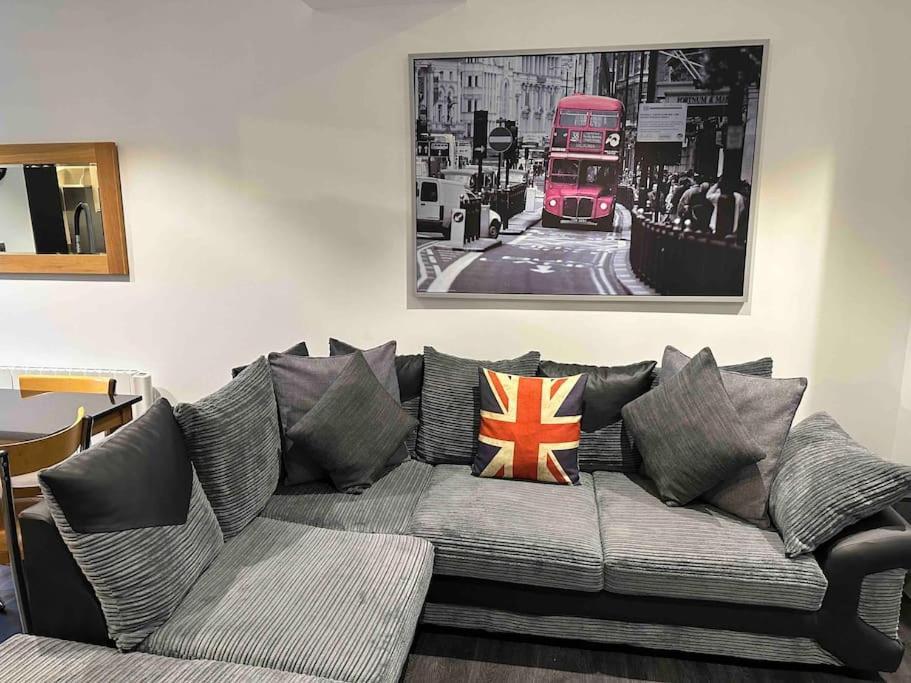 Stunning Flat With Parking Free Near Sutton Station Apartment Cheam Exterior photo