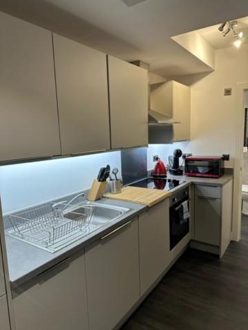 Stunning Flat With Parking Free Near Sutton Station Apartment Cheam Exterior photo