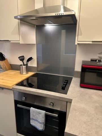 Stunning Flat With Parking Free Near Sutton Station Apartment Cheam Exterior photo